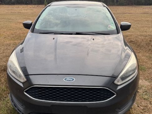 Used 2018 Ford Focus SE image 2