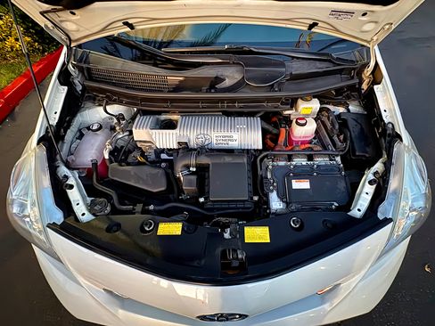 Used 2014 Toyota Prius V Two FWD image 16