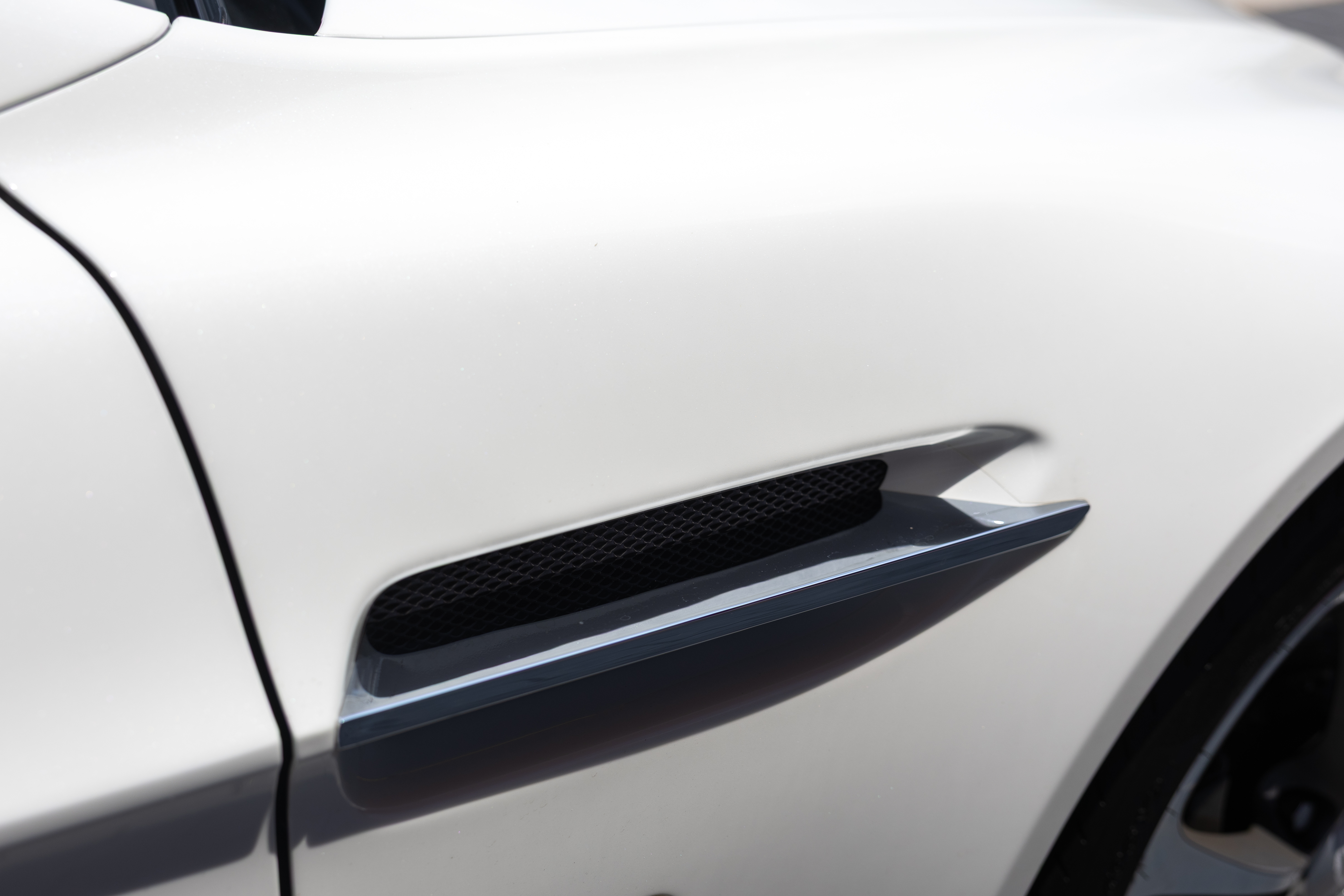 Used 2012 Aston Martin V12 Vantage Coupe RWD image 22