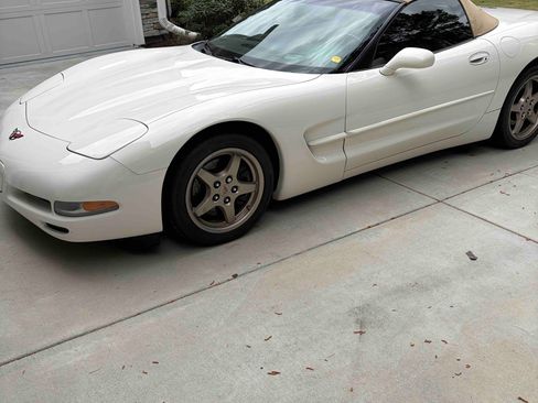 Used 2001 Chevrolet Corvette Convertible w/ Preferred Equipment Group2 image 10