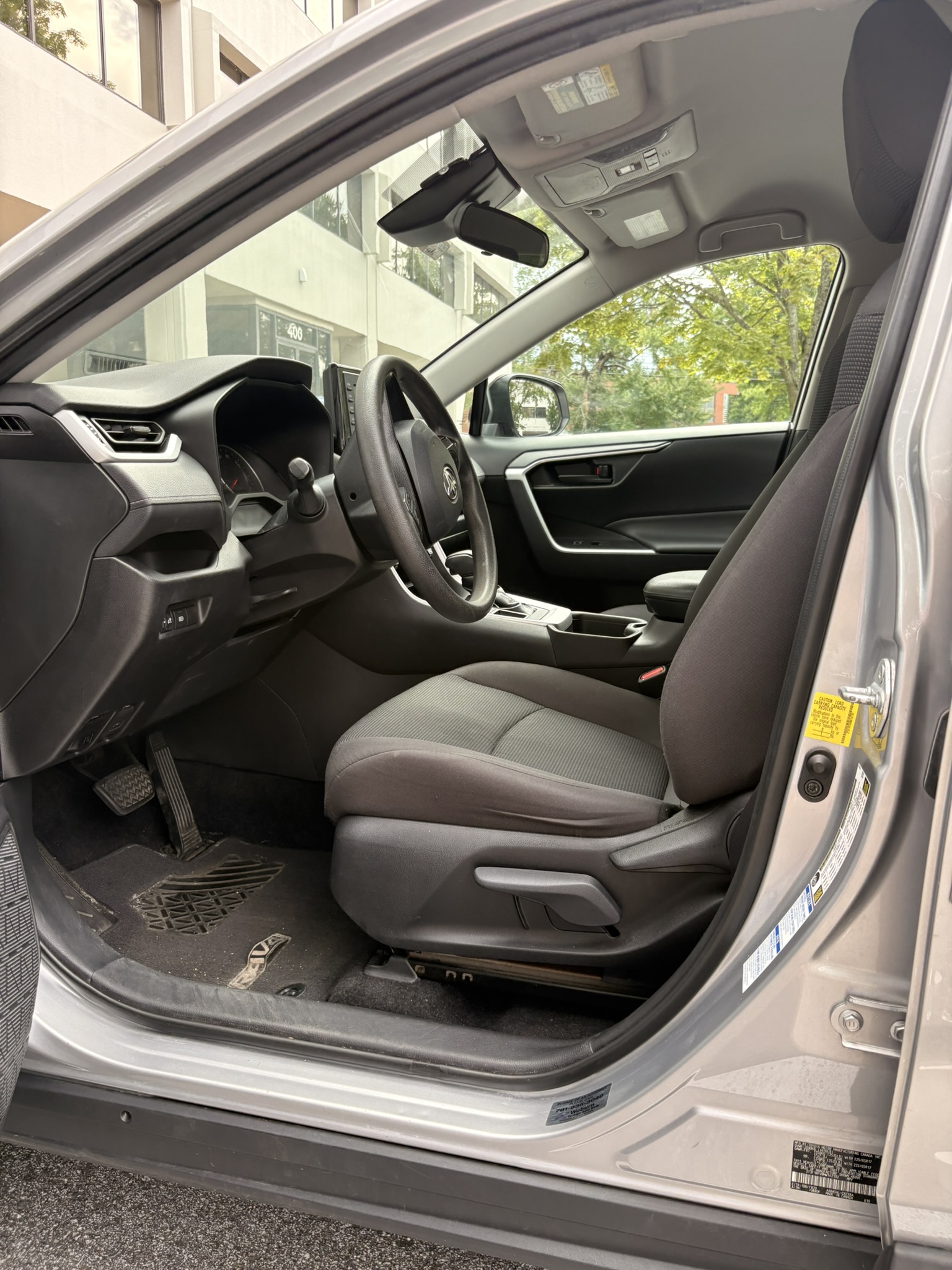 Used 2021 Toyota RAV4 LE w/ Carpet Mat Package (TMS) AWD/4WD image 10