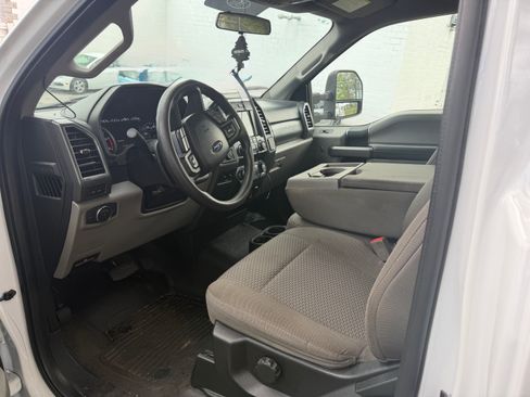 Used 2019 Ford F550 4x4 Regular Cab Super Duty image 8