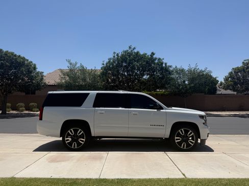 Used 2020 Chevrolet Suburban Premier w/ Premier 6.2L Value Package AWD/4WD image 5