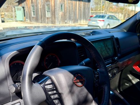 Used 2023 Nissan Frontier PRO-4X w/ Pro-4X Premium Package image 15