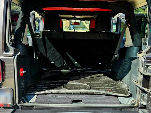 Used 2017 Jeep Wrangler Unlimited Sport image 10