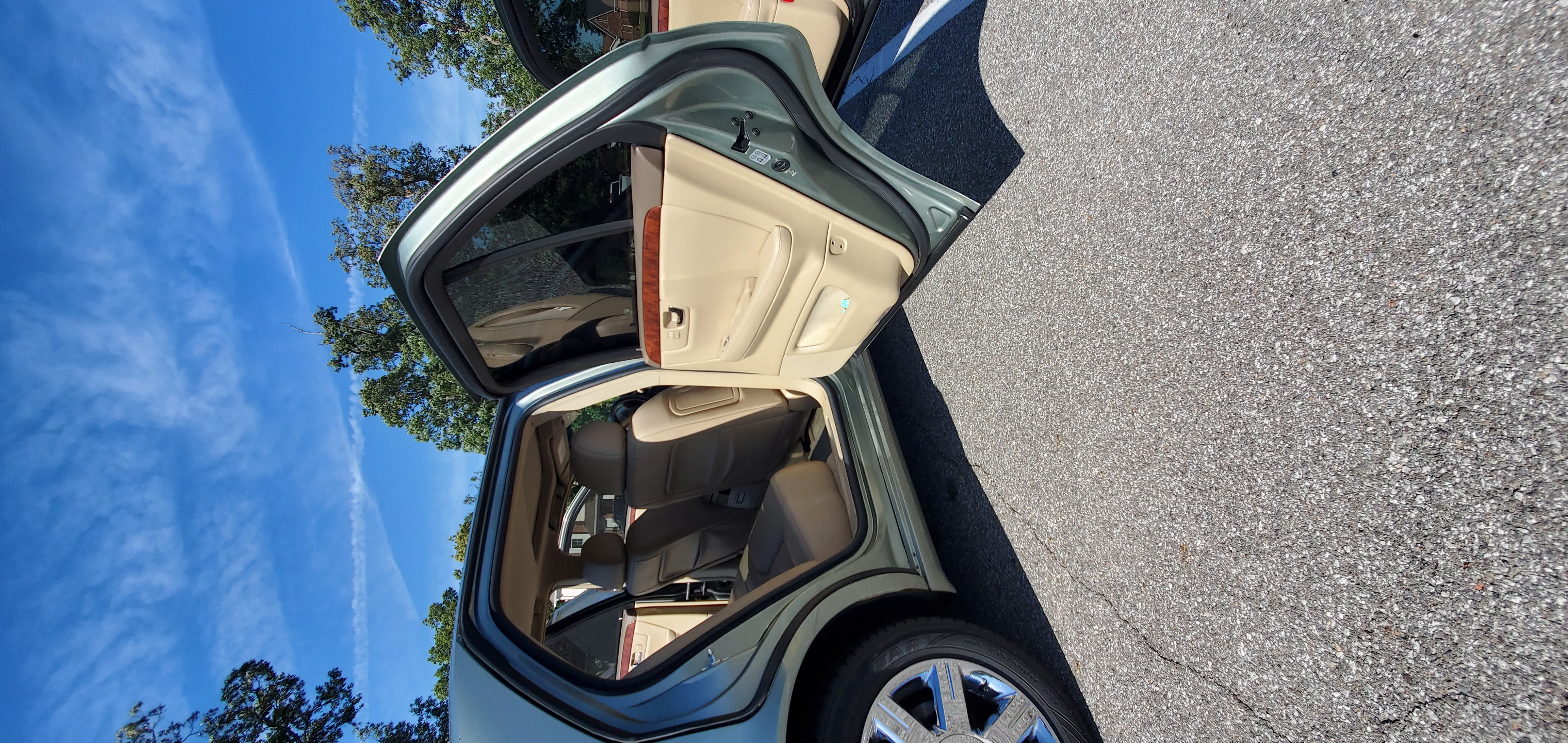 Used 2006 Cadillac DTS w/ Sun And Navigation Package FWD image 10
