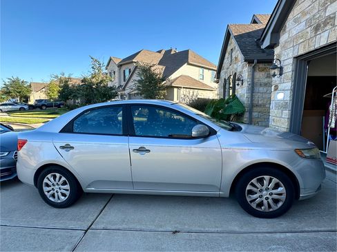 Used 2010 Kia Forte EX image 18