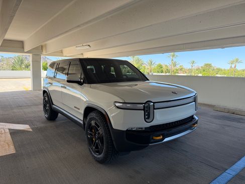 Used 2023 Rivian R1S Adventure AWD/4WD image 10