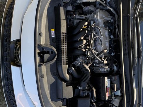 Used 2020 Toyota Corolla LE image 10