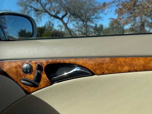 Used 2005 Mercedes-Benz E 320 CDI Sedan image 13