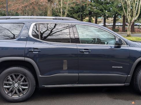 Used 2017 GMC Acadia SLT image 9