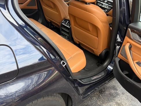 Used 2018 BMW 540i image 8