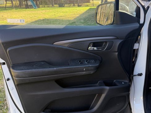 Used 2018 Honda Pilot LX image 4