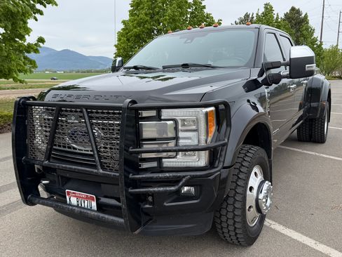 Used 2017 Ford F450 Platinum w/ Platinum Ultimate Package AWD/4WD image 9