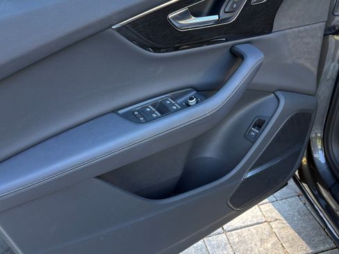 Used 2023 Audi Q7 3.0T Prestige w/ Prestige Package image 9