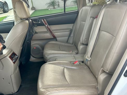 Used 2012 Toyota Highlander Limited w/ Tow Pkg image 8