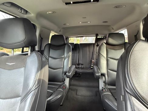 Used 2020 Cadillac Escalade Luxury w/ Escalade Sport Edition image 10