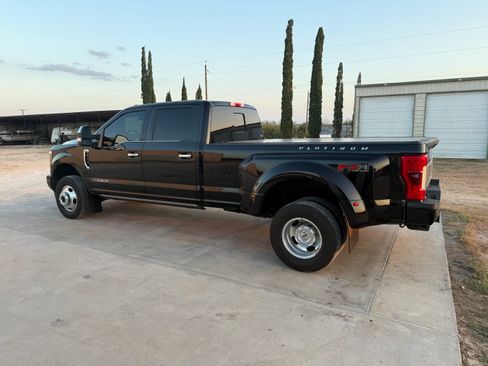 Used 2017 Ford F350 Platinum w/ Platinum Ultimate Package image 4