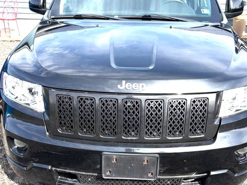 Used 2013 Jeep Grand Cherokee Laredo image 1