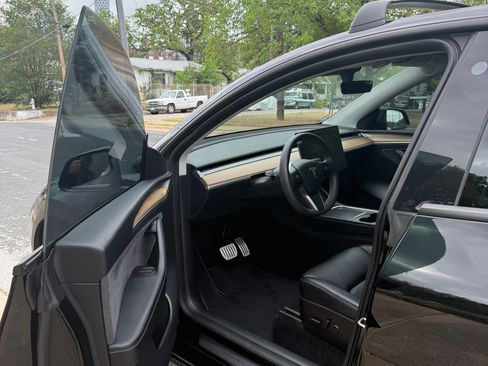 Used 2022 Tesla Model Y Performance image 20