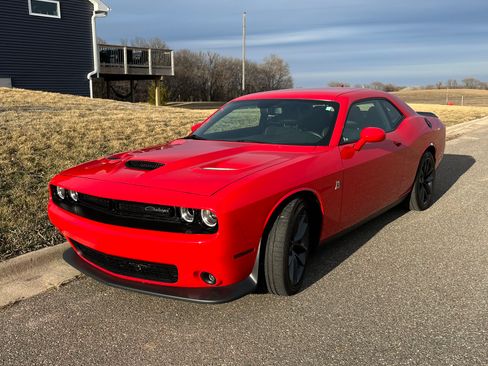 Used 2019 Dodge Challenger R/T Scat Pack w/ Plus Package RWD image 2