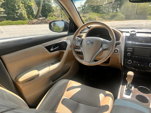 Used 2015 Nissan Altima 2.5 SL w/ Moonroof Package FWD image 11