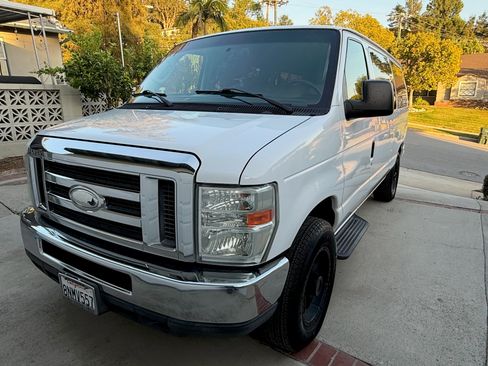Used 2014 Ford E-150 and Econoline 150 Wagon image 4