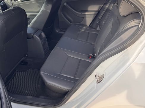 Used 2017 Volkswagen Jetta SEL image 10