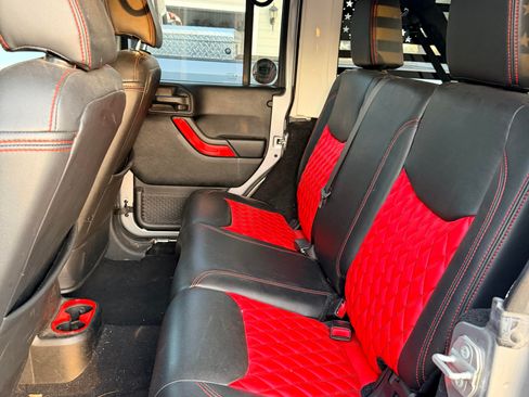 Used 2018 Jeep Wrangler Unlimited Sahara w/ Connectivity Group image 6