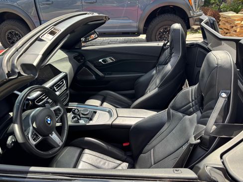 Used 2020 BMW Z4 M40i w/ Executive Package image 9