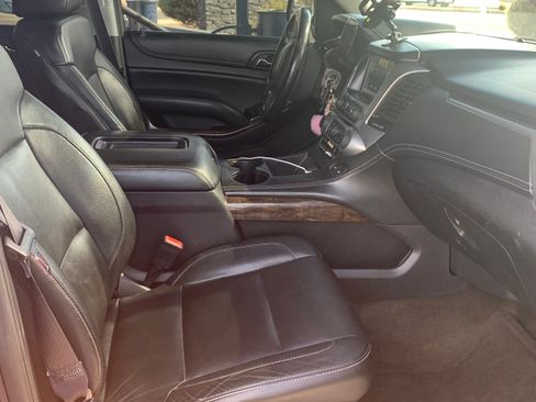 Used 2015 Chevrolet Suburban LT RWD image 13