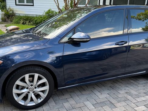 Used 2019 Volkswagen Golf SE w/ Driver Assistance Package FWD image 1