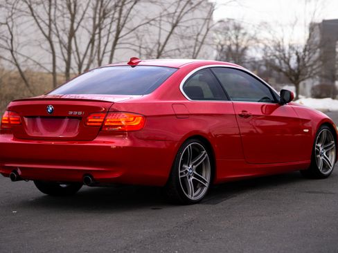 Used 2011 BMW 335i Coupe w/ Convenience Pkg image 9