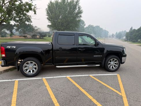 Used 2008 GMC Sierra 1500 SLT w/ SLT Preferred Package AWD/4WD image 2