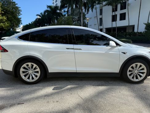 Used 2018 Tesla Model X 100D image 12