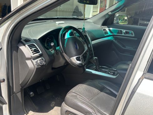 Used 2013 Ford Explorer XLT AWD/4WD image 18