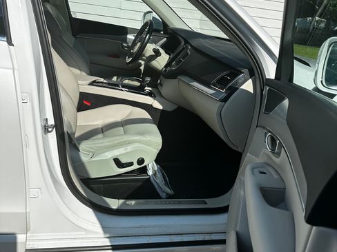 Used 2021 Volvo XC90 T5 Momentum w/ Climate Package AWD/4WD image 8