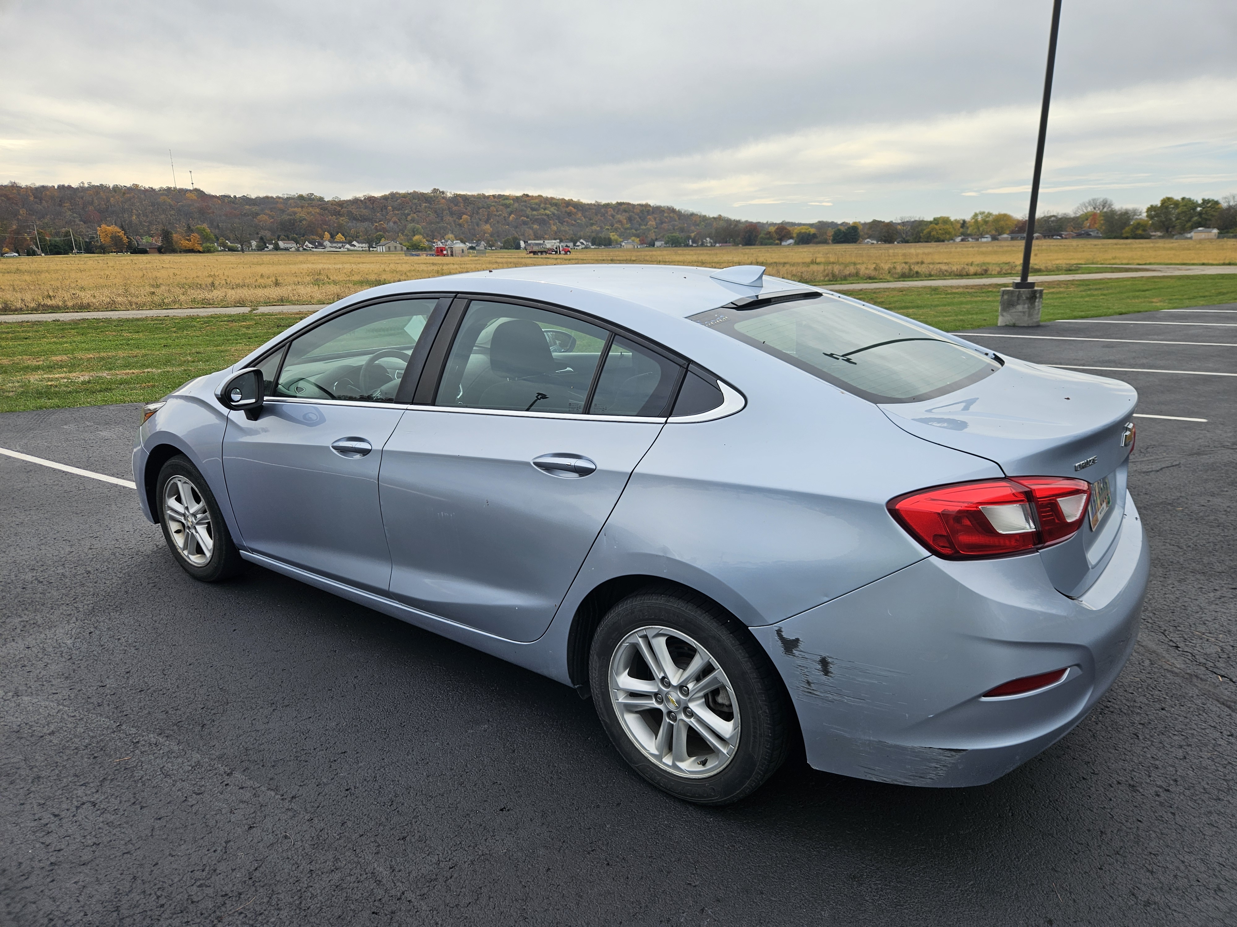 Used 2017 Chevrolet Cruze LT w/ Convenience Package FWD image 6