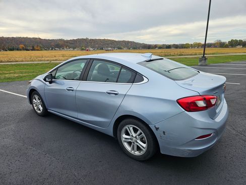 Used 2017 Chevrolet Cruze LT w/ Convenience Package FWD image 6