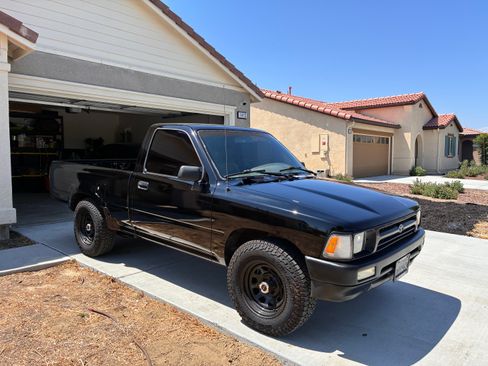 Used 1992 Toyota Pickup 2WD Regular Cab image 4