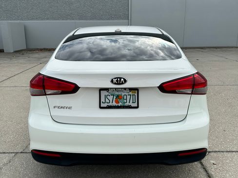 Used 2017 Kia Forte LX image 8