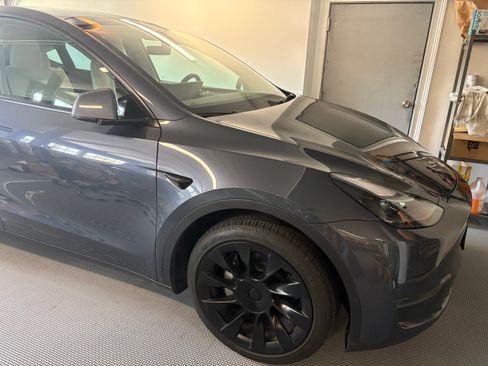 Used 2023 Tesla Model Y Long Range AWD/4WD image 17