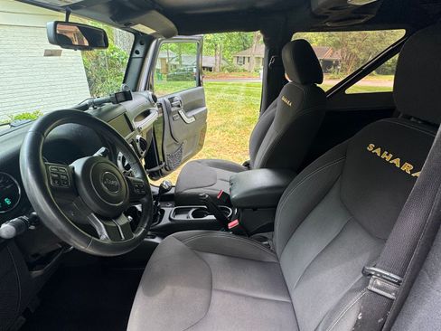 Used 2014 Jeep Wrangler Sahara w/ Connectivity Group AWD/4WD image 14