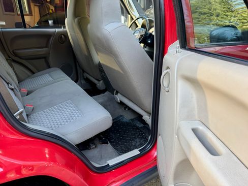 Used 2005 Jeep Liberty Sport image 11