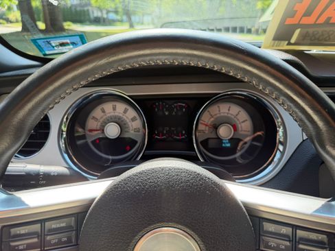 Used 2010 Ford Mustang Premium RWD image 11