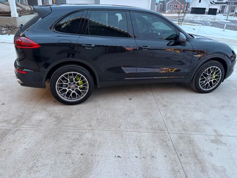 Used 2016 Porsche Cayenne S image 8
