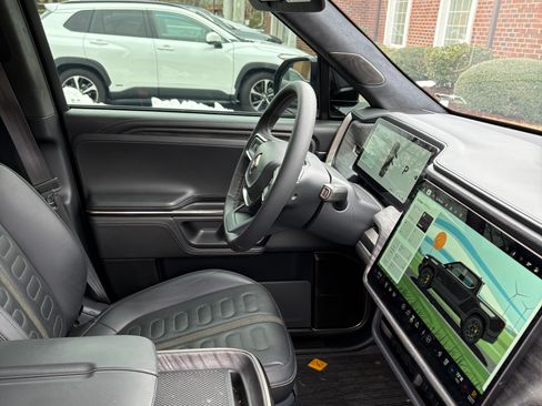 Used 2022 Rivian R1T Launch Edition image 6