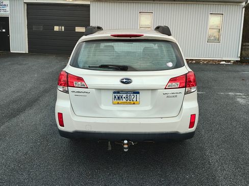 Used 2011 Subaru Outback 2.5i image 6