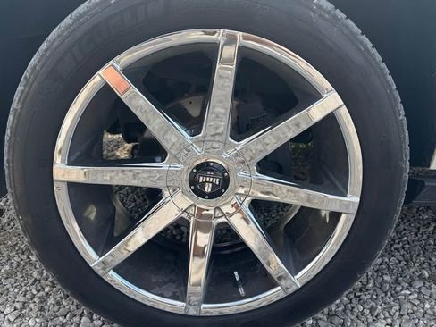 Used 2014 Cadillac Escalade Premium image 2