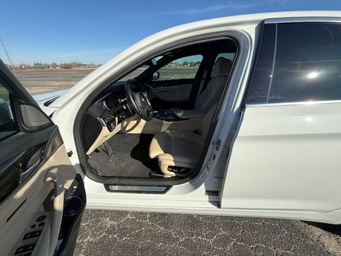 Used 2019 BMW 530i w/ Convenience Package image 12